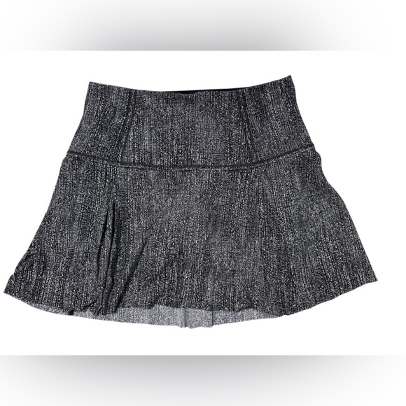 Lululemon Lost In Pace Skirt (Tall) (15") in Air Time White Black - Picture 5 of 8